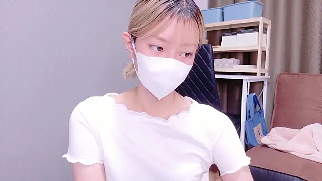 Snapshot of Nana__ch chatting on 10.29.25 Nana ch online show from 10.29.25