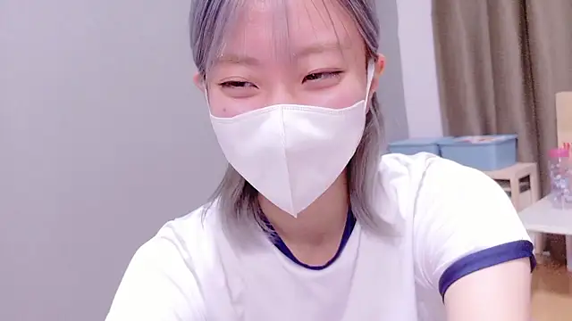 Snapshot of Nana__ch chatting on 10.31.25 Nana ch online show from 10.31.25