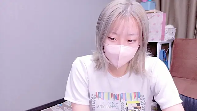 Snapshot of Nana__ch chatting on 11.04.25 Nana ch online show from 11.04.25