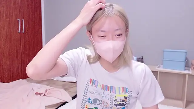 Snapshot of Nana__ch chatting on 11.10.25 Nana ch online show from 11.10.25