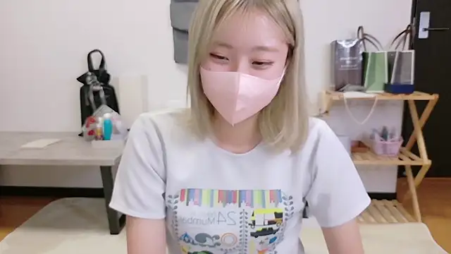 Snapshot of Nana__ch chatting on 11.12.25 Nana ch online show from 11.12.25