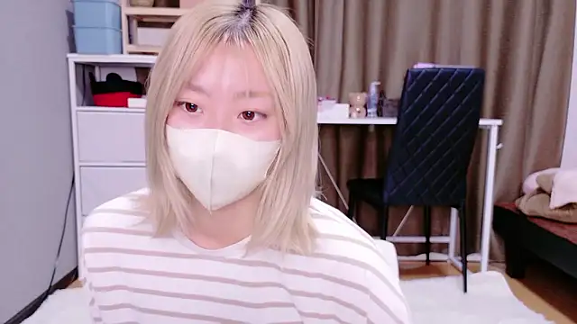 Snapshot of Nana__ch chatting on 11.28.25 Nana ch online show from 11.28.25