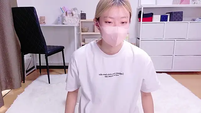 Snapshot of Nana__ch chatting on 12.16.25 Nana ch online show from 12.16.25