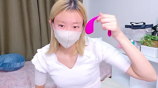 Snapshot of Nana__ch chatting on 12.17.25 Nana ch online show from 12.17.25