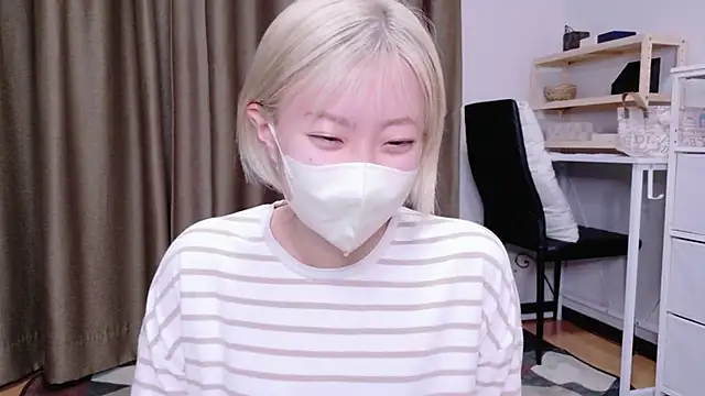 Snapshot of Nana__ch chatting on 02.16.26 Nana ch online show from 02.16.26