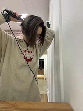 Snapshot of VioletAsh chatting on 01.19.26 VioletAsh online show from 01.19.26