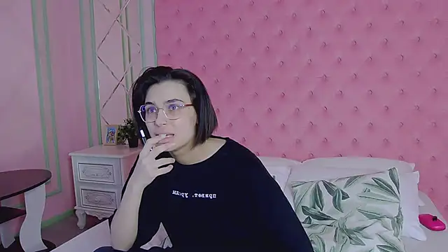 Snapshot of VioletAsh chatting on 03.01.26 VioletAsh online show from 03.01.26