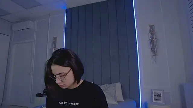 VioletAsh online show from 04.05.26