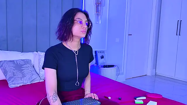 VioletAsh online show from 06.08.26