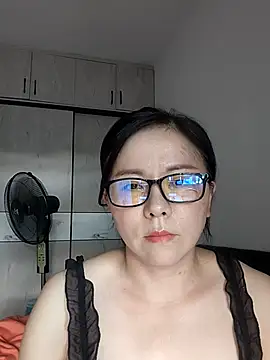 Snapshot of luxi8899 chatting on 09.18.25 luxi8899 online show from 09.18.25
