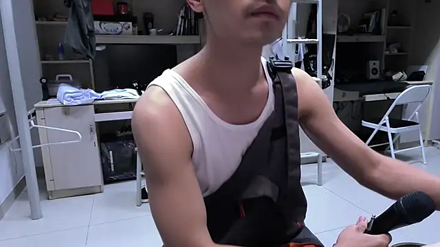 Snapshot of XTTX49 chatting on 10.04.25 XTTX49 online show from 10.04.25