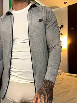 Snapshot of Tomy_maylon chatting on 10.08.25 Tomy maylon online show from 10.08.25