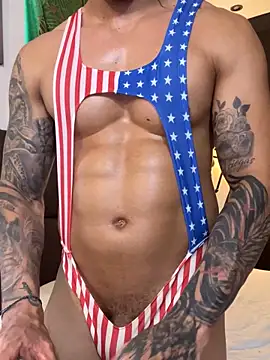 Snapshot of Tomy_maylon chatting on 10.11.25 Tomy maylon online show from 10.11.25