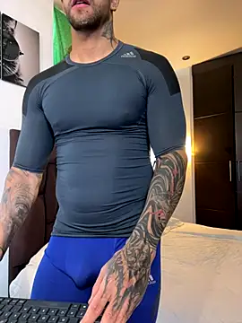 Snapshot of Tomy_maylon chatting on 10.16.25 Tomy maylon online show from 10.16.25