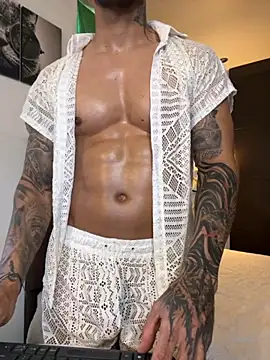 Snapshot of Tomy_maylon chatting on 10.19.25 Tomy maylon online show from 10.19.25