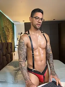 Snapshot of Tomy_maylon chatting on 11.04.25 Tomy maylon online show from 11.04.25