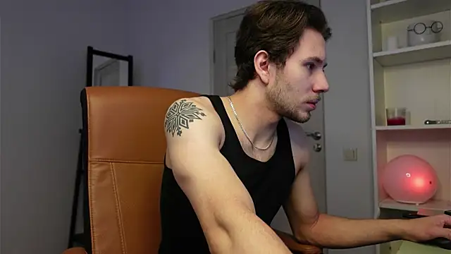 Snapshot of Ethan_Fyre chatting on 10.25.25 Ethan Fyre online show from 10.25.25