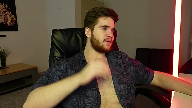 Snapshot of Mark_Maxim chatting on 10.28.25 Mark Maxim online show from 10.28.25