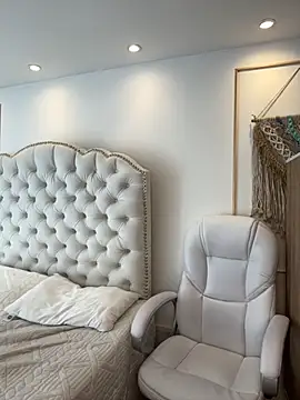 Snapshot of NashuaBell chatting on 10.30.25 NashuaBell online show from 10.30.25