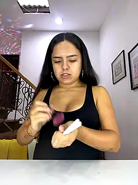 Snapshot of EmilyHarperr chatting on 09.23.25 EmilyHarperr online show from 09.23.25