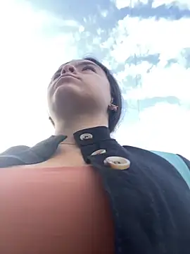 Snapshot of EmilyHarperr chatting on 10.31.25 EmilyHarperr online show from 10.31.25