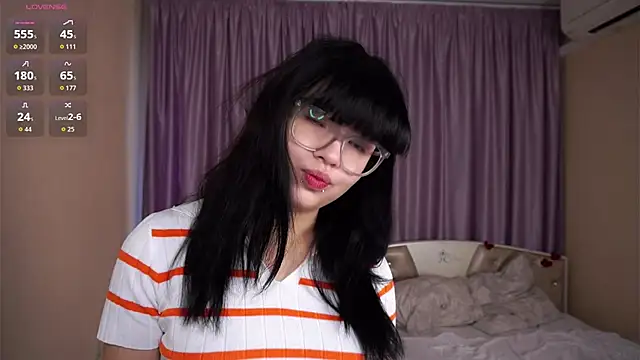 Snapshot of VerniceEngelking chatting on 10.03.25 VerniceEngelking online show from 10.03.25