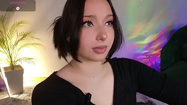 Lucy louras online show from 10.12.25