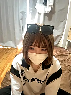 Snapshot of maichan12345 chatting on 10.18.25 maichan12345 online show from 10.18.25