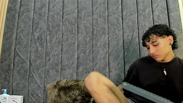 Snapshot of DustinandJordan chatting on 09.18.25 DustinandJordan online show from 09.18.25