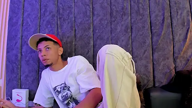 Snapshot of DustinandJordan chatting on 09.22.25 DustinandJordan online show from 09.22.25