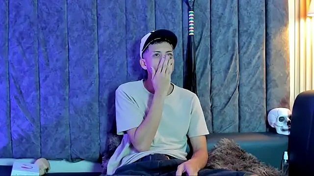 Snapshot of DustinandJordan chatting on 09.24.25 DustinandJordan online show from 09.24.25