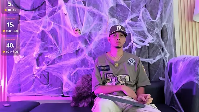 Snapshot of DustinandJordan chatting on 10.07.25 DustinandJordan online show from 10.07.25