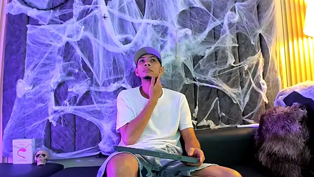 Snapshot of DustinandJordan chatting on 10.09.25 DustinandJordan online show from 10.09.25