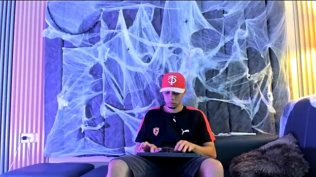 Snapshot of DustinandJordan chatting on 10.11.25 DustinandJordan online show from 10.11.25