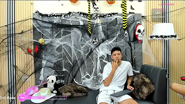 Snapshot of DustinandJordan chatting on 10.19.25 DustinandJordan online show from 10.19.25