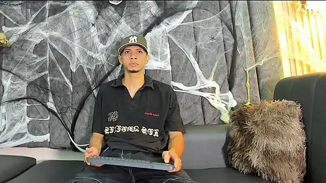 Snapshot of DustinandJordan chatting on 10.30.25 DustinandJordan online show from 10.30.25