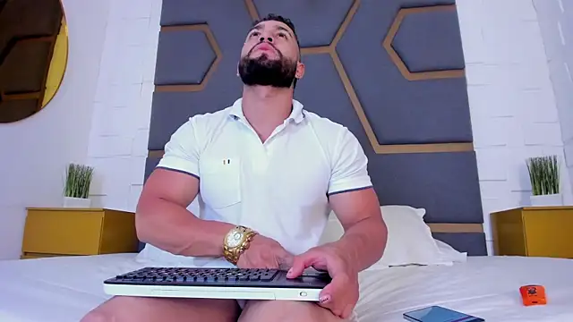 Snapshot of massimofiore_ chatting on 09.29.25 massimofiore online show from 09.29.25