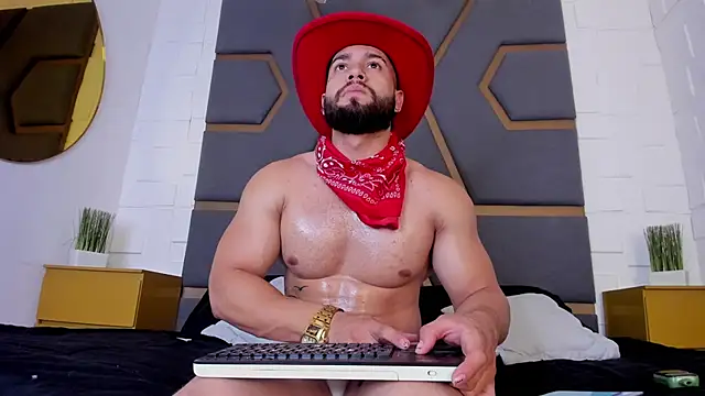 Snapshot of massimofiore_ chatting on 10.08.25 massimofiore online show from 10.08.25