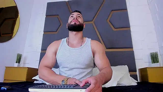 Snapshot of massimofiore_ chatting on 10.10.25 massimofiore online show from 10.10.25