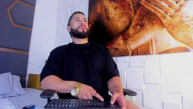 Snapshot of massimofiore_ chatting on 11.03.25 massimofiore online show from 11.03.25