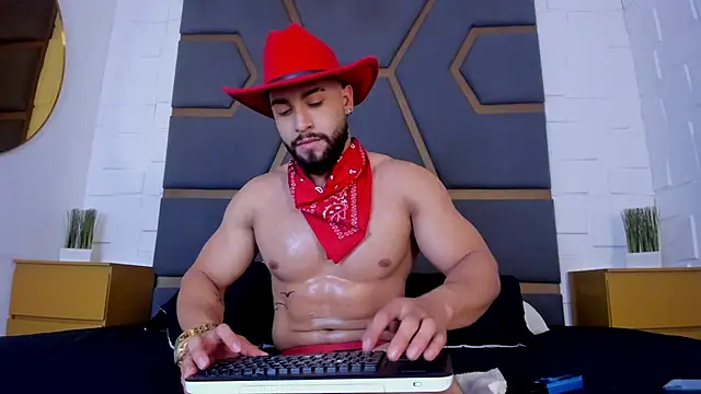 Snapshot of massimofiore_ chatting on 11.06.25 massimofiore online show from 11.06.25