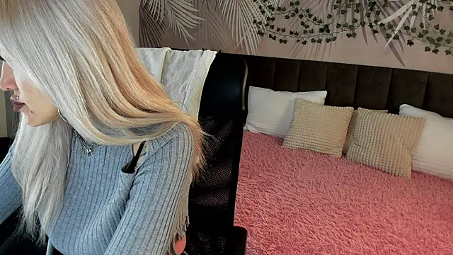 Kira Key online show from 10.31.25