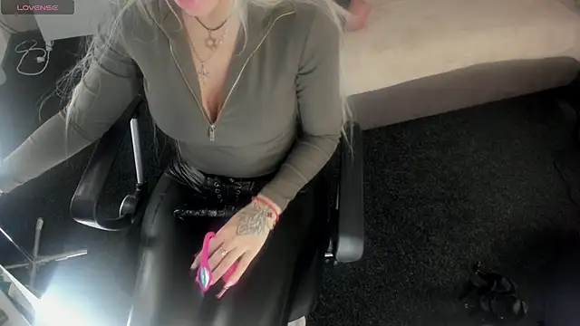 Kira Key online show from 02.10.26