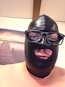 Snapshot of bigdicksklave chatting on 09.28.25 bigdicksklave online show from 09.28.25