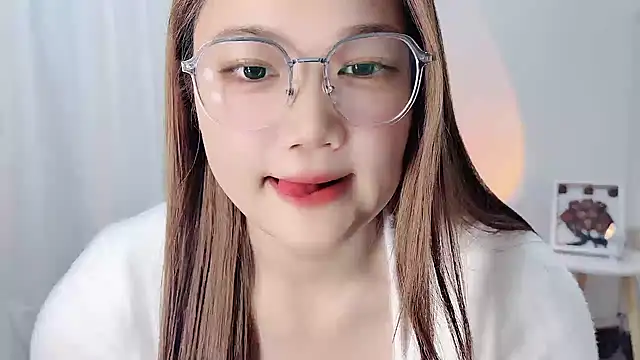 Snapshot of Dec-7758 chatting on 09.23.25 Dec-7758 online show from 09.23.25