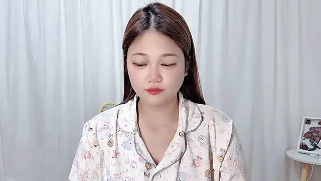 Snapshot of Dec-7758 chatting on 09.25.25 Dec-7758 online show from 09.25.25