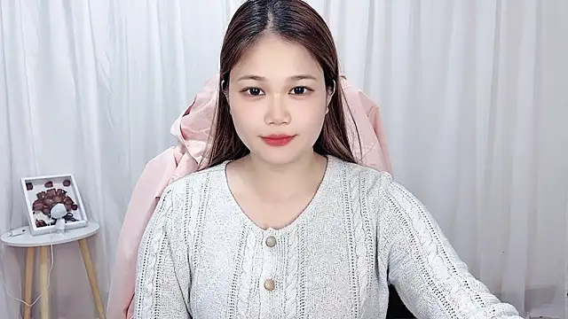 Snapshot of Dec-7758 chatting on 10.20.25 Dec-7758 online show from 10.20.25