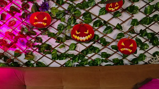 Snapshot of kloe_bella chatting on 10.14.25 kloe bella online show from 10.14.25