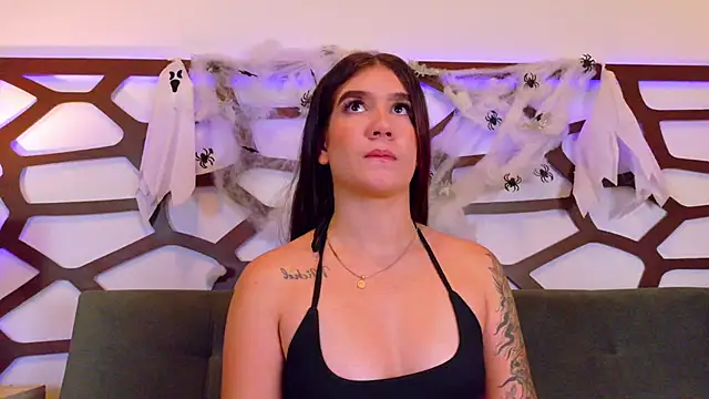 Snapshot of kloe_bella chatting on 10.27.25 kloe bella online show from 10.27.25