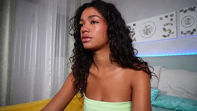 Snapshot of LibertyLust chatting on 10.10.25 LibertyLust online show from 10.10.25